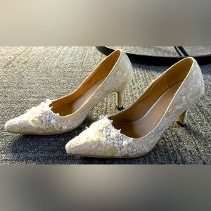 Off white lace 2.5” pumps